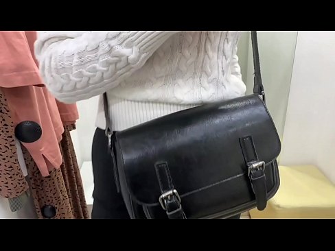 ❤️ Gənc qadın FeralBerry-nin fitinq otağında dildo ilə ictimai masturbasiyası ❤️ Porno bizdə ﹏